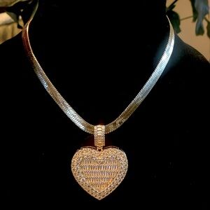 ❤️Gold necklace herringbone with baguettes -❤️ beautiful  New!!!